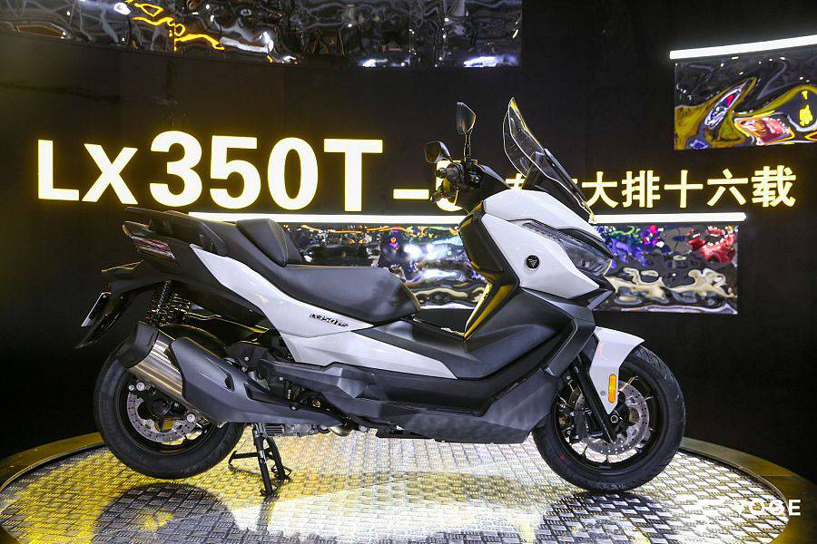 国产绵羊再添新军：隆鑫无极 LX350T-5，亮相重庆摩博会