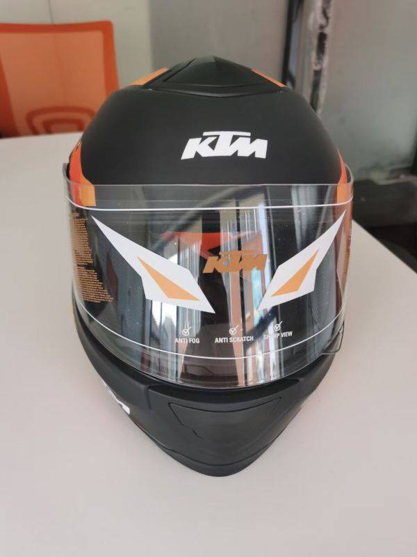 与KTM联名的头盔系列