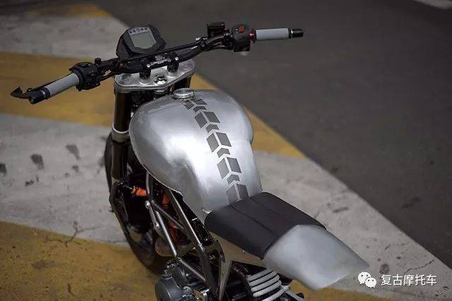                     每日一车 | KTM 390 Duke