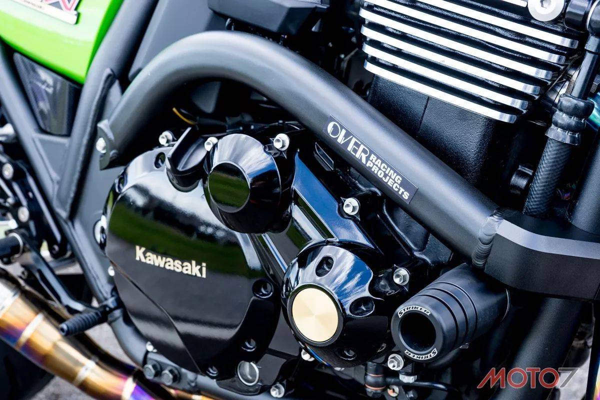                     改装／车库：KAWASAKI ZRX-1200 by Mototron