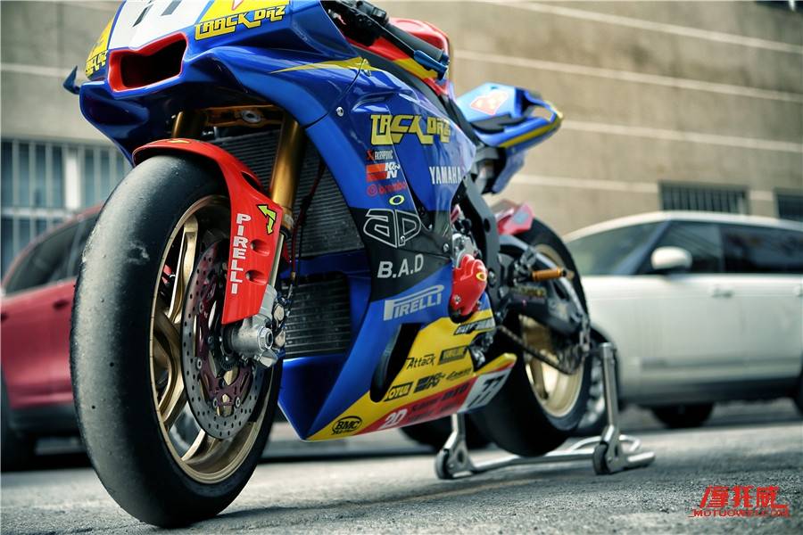 “武装到牙齿”——2015雅马哈YEC YZF-R1