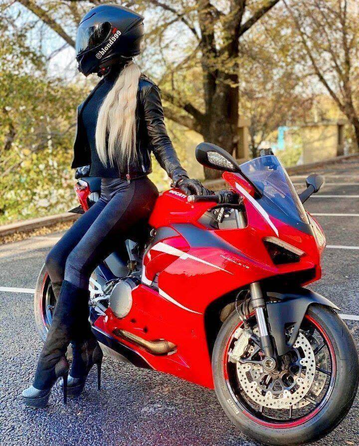 性感美女骑摩托