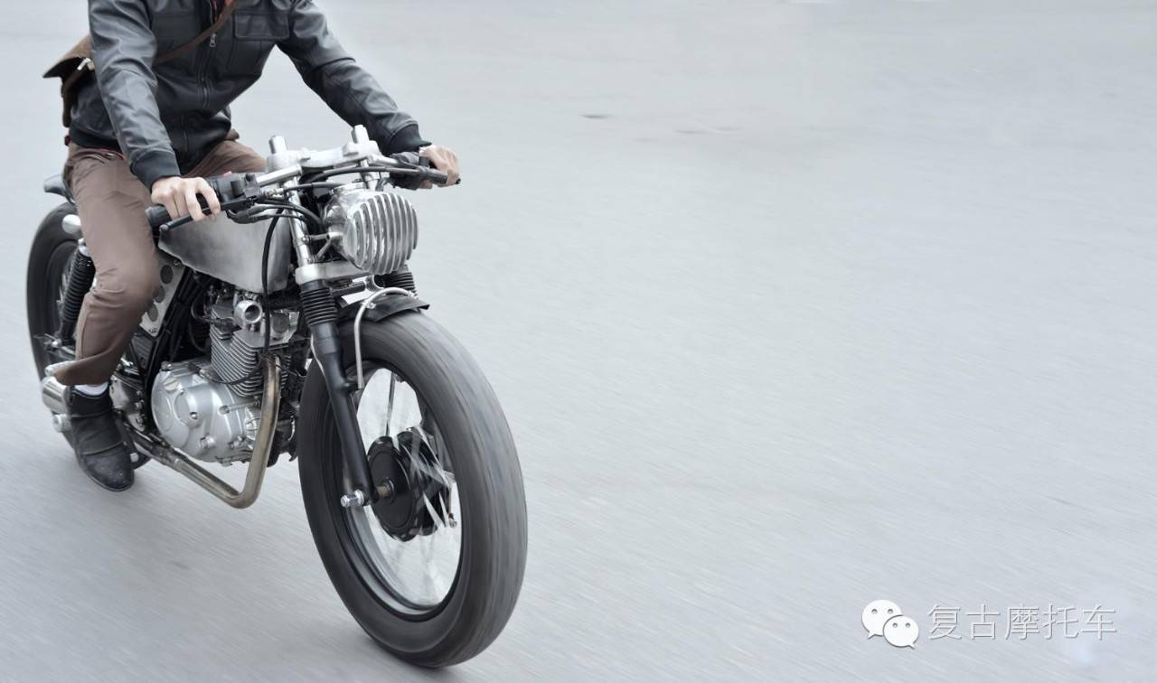 SUZUKI EN150A CAFERACER