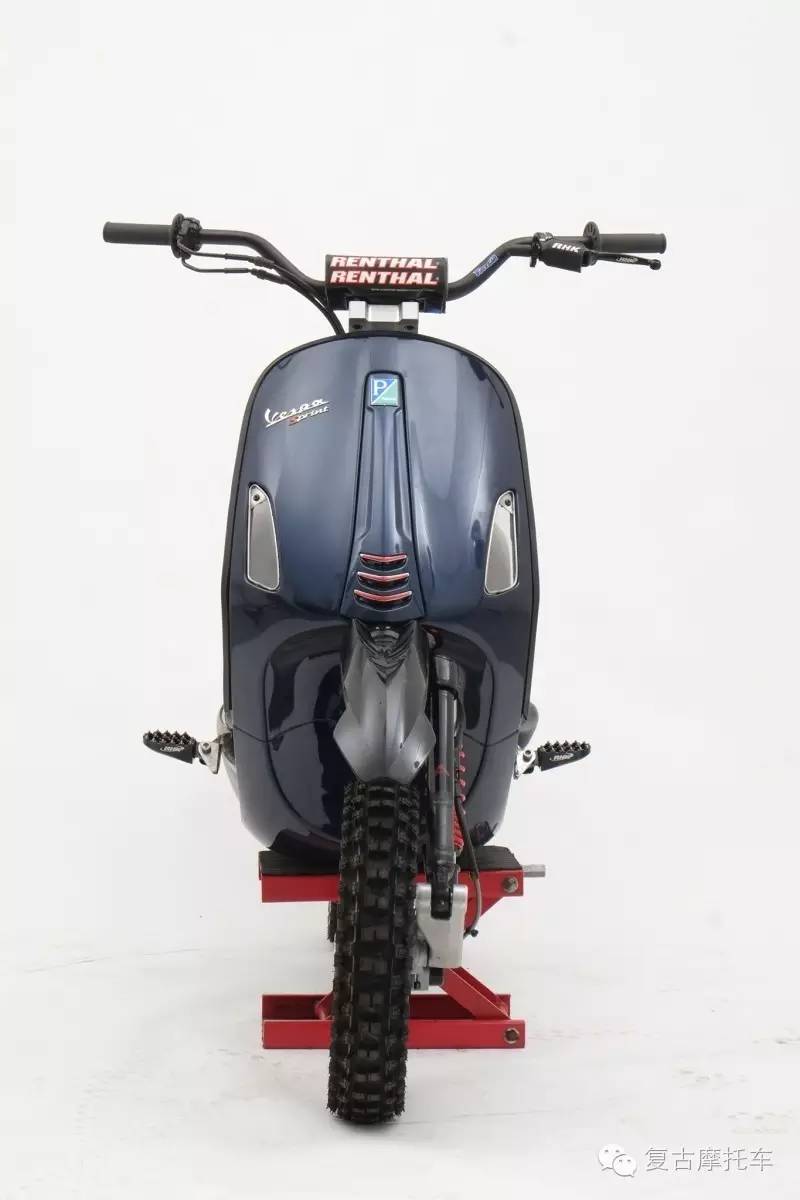 【每日一车】Vespa Sprint 150改装而成的戈壁赛车