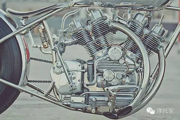 华丽的定制车——500cc皇家恩菲尔德V型双杠发动机