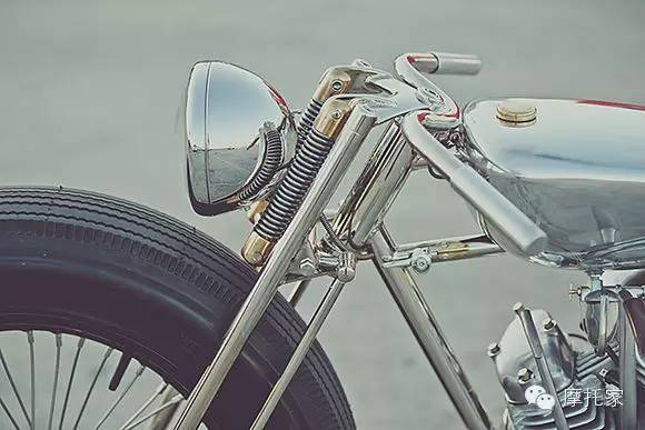华丽的定制车——500cc皇家恩菲尔德V型双杠发动机