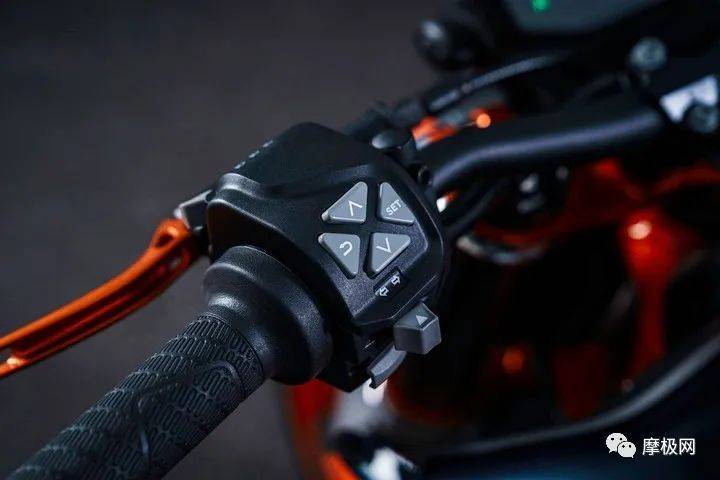 2022款KTM 890 DUKE R新配色亮相 规格不变