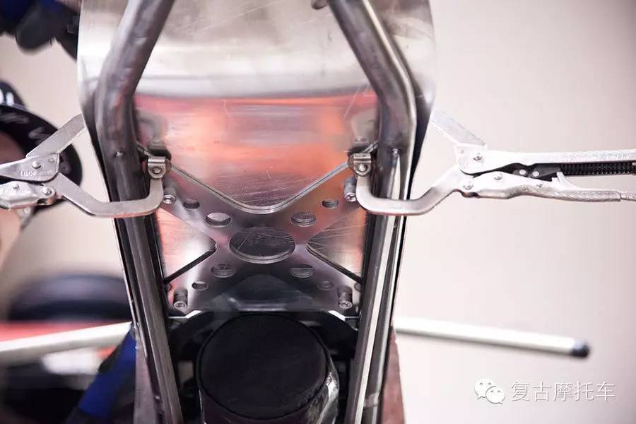 【每日一车】KTM 690 改装咖啡复古机车