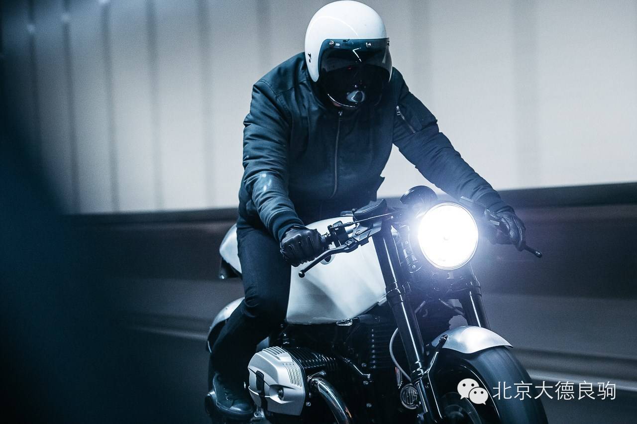 Deus Ex Machina x BMW 定制机车