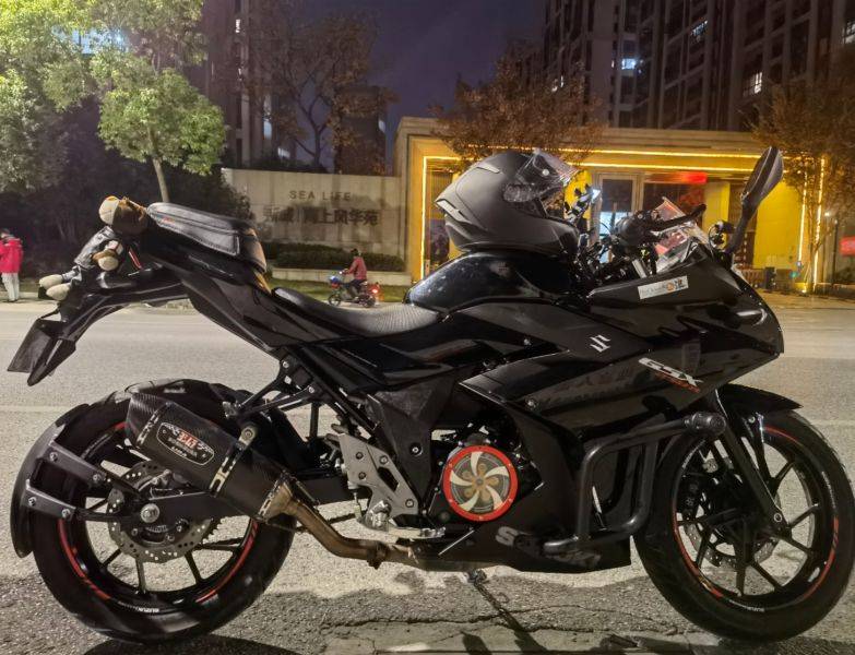 GSX250R黑色 改装案例