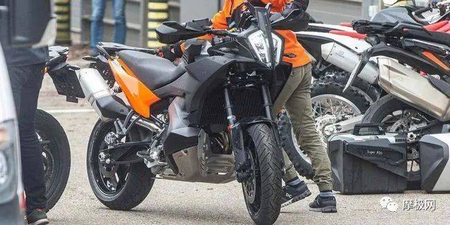 KTM 890 ADV改款谍照曝光