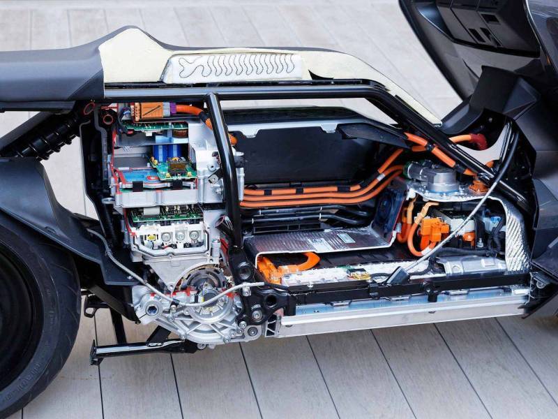 宝马新款电动车CE-04，科幻的外观，高昂售价，是否有人买单