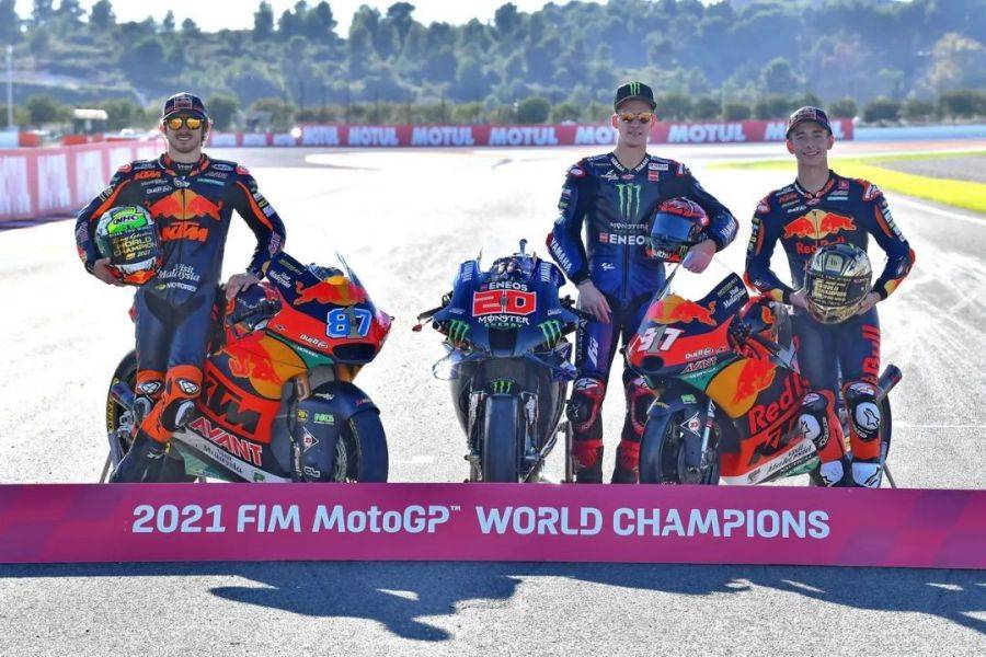 MotoGP 2021 各级别世界冠军的大合照