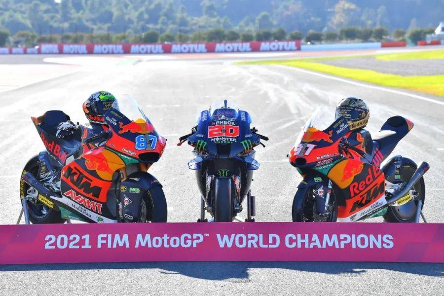 MotoGP 2021 各级别世界冠军的大合照