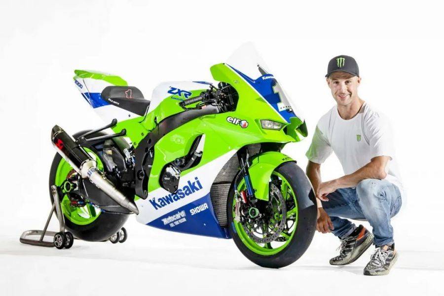 Kawasaki 创立 125 周年纪念图案的 WSBK 赛车