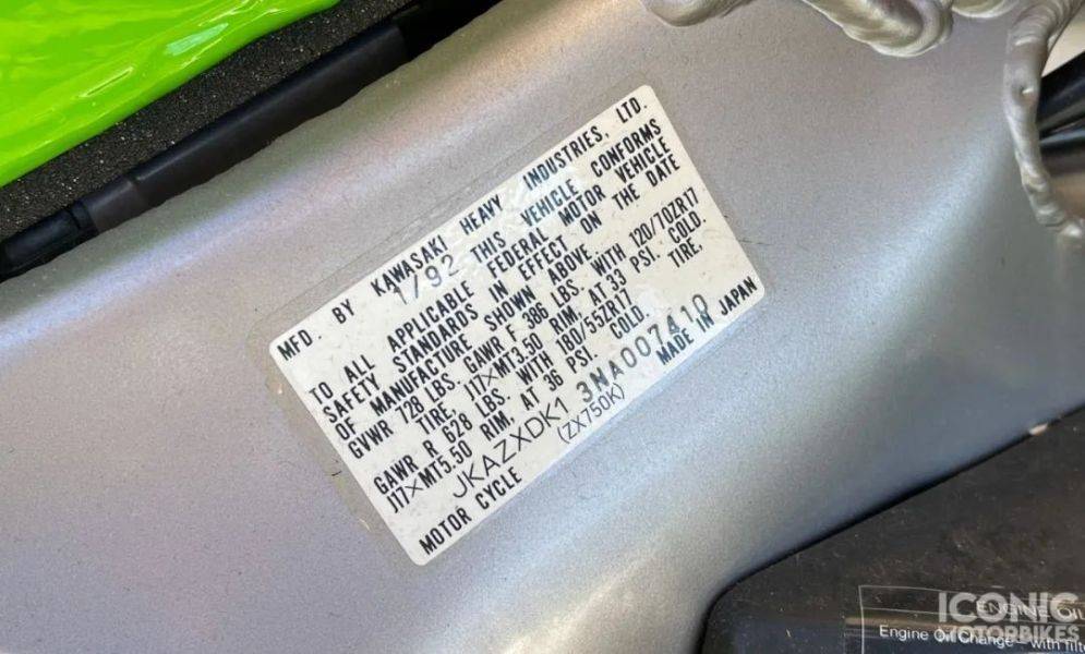 川崎ZX-7R,43万天价成交!92年的车竟然胎毛还在!