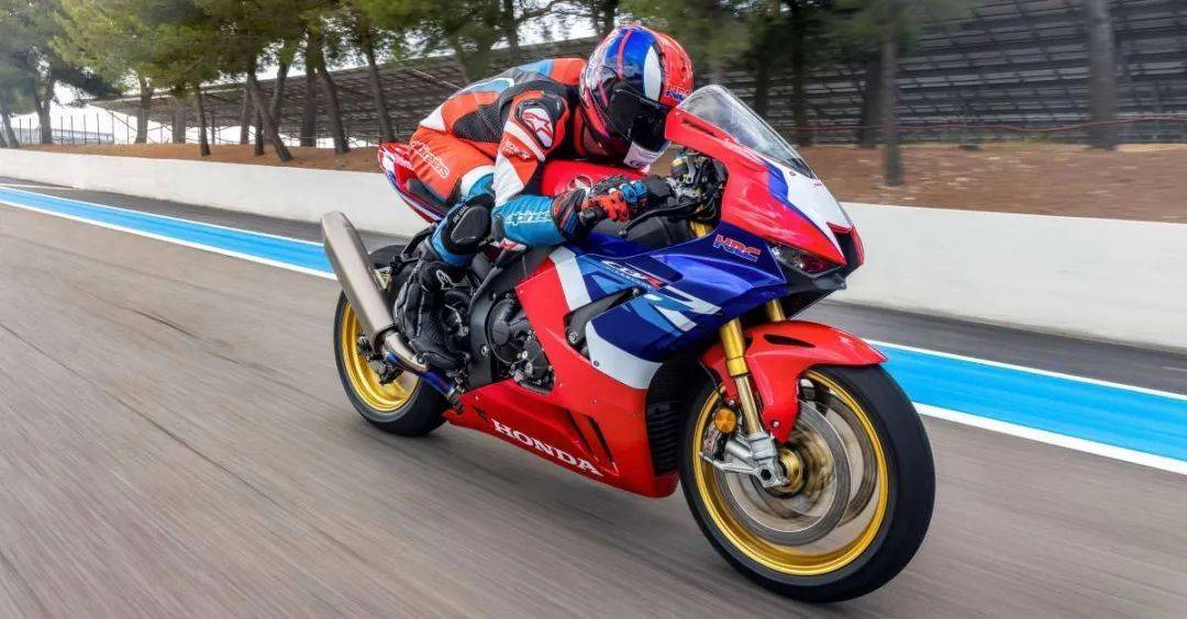 马奎斯与中上贵晶携手送上22年CBR1000RR-RSP！