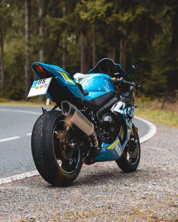 Suzuki GSX R1000的经典赛趴4缸摩托车