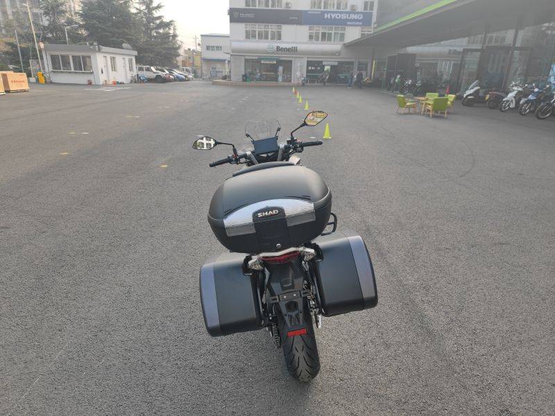 QJMOTOR 骁600 四缸跨界车