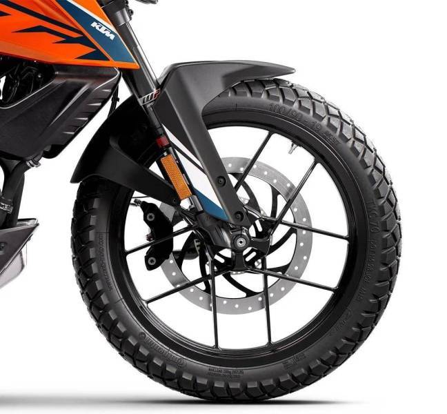 KTM 390 ADV更新，升级电控、优化轮毂，还有赛道版花