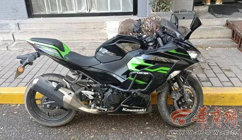 西安市民4.5万购买二手川崎Ninja400发现被“调表” 店家：无法原价退车