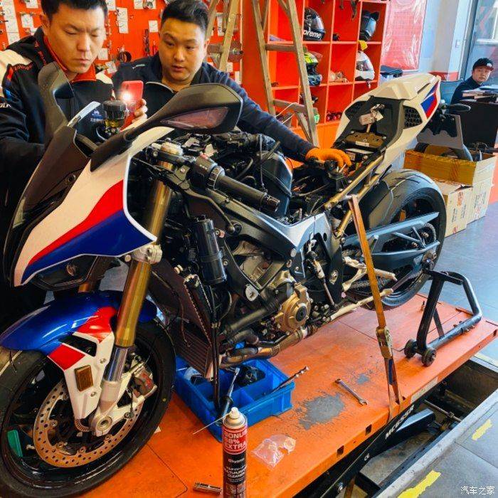 谈谈自己的改装——到手的S1000RR 小收拾一下