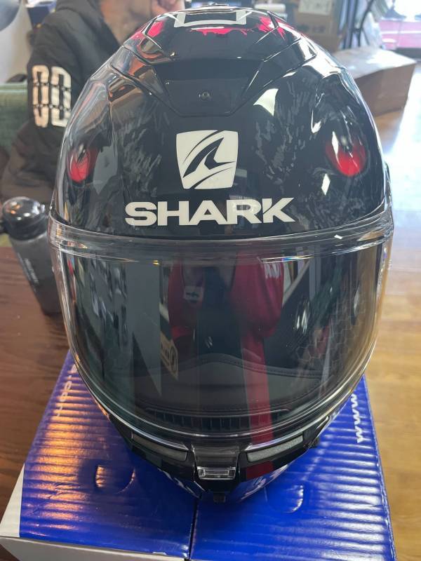 骑士永远缺一款头盔-Shark moto gp雷丁终于到手了