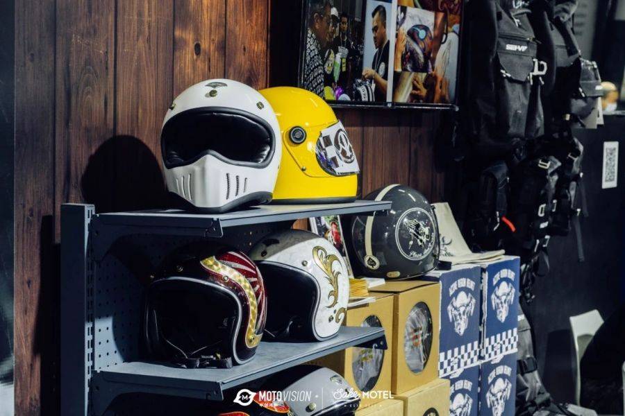 AR复古头盔首次亮相，引领国内摩托车定制文化的新高度！