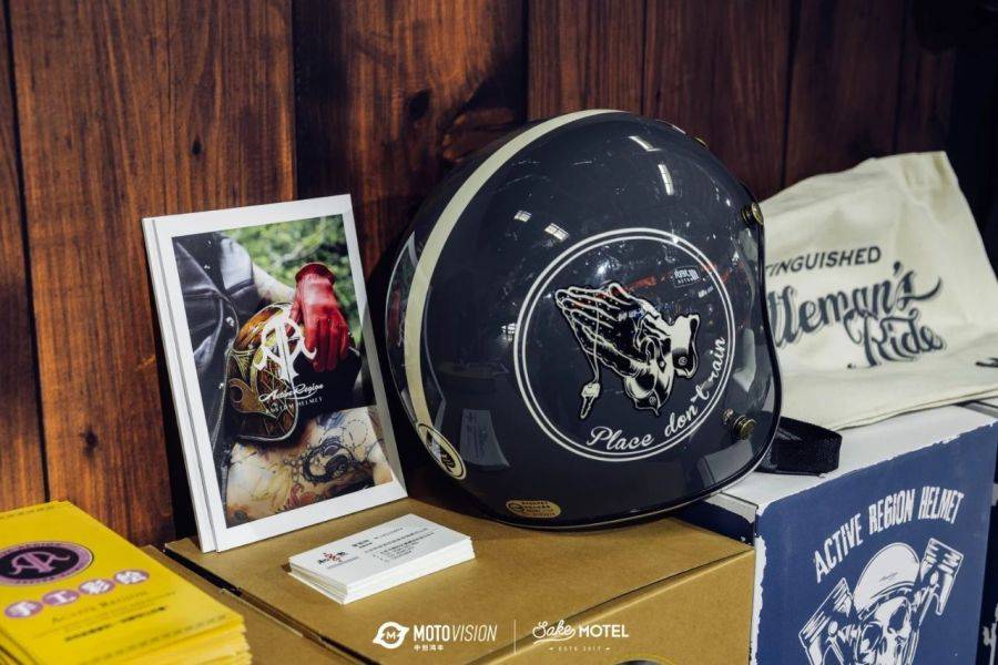 AR复古头盔首次亮相，引领国内摩托车定制文化的新高度！