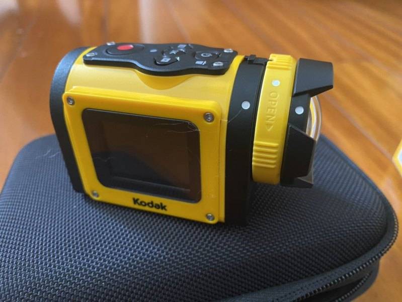 上古时代拍摄相机当记录仪也蛮香，自行安装充电线加装柯达sp1