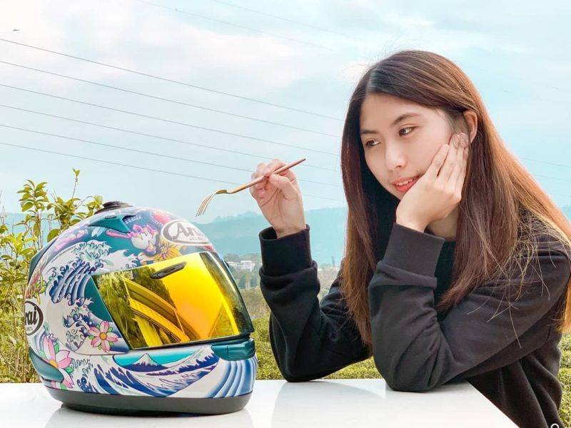 Arai RX-7X 东瀛龙，非常适合小姐姐的头盔