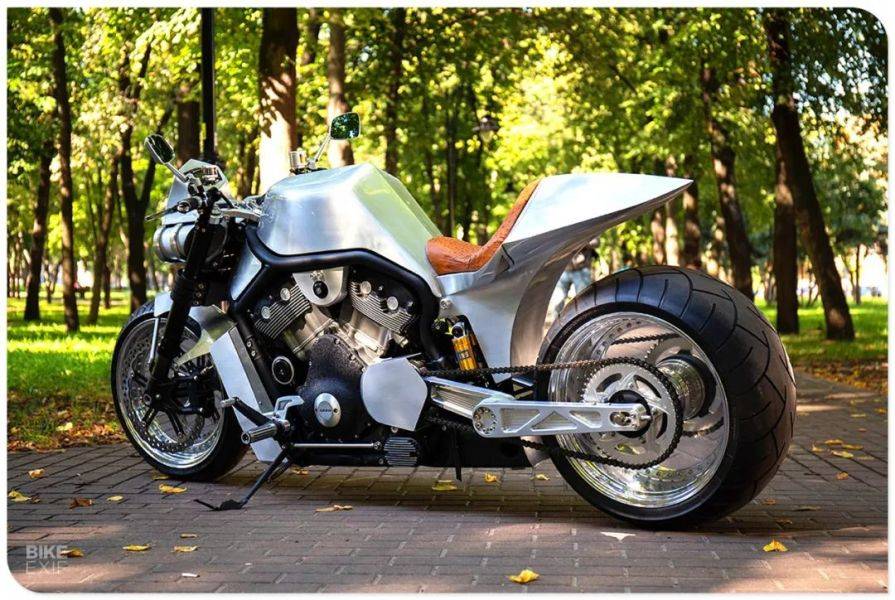 [ 改装车库 ] 乌克兰大肌肌!机械增压猛男满盛!HARLEY-DAVIDSON SUPERCHARGED V-ROD……