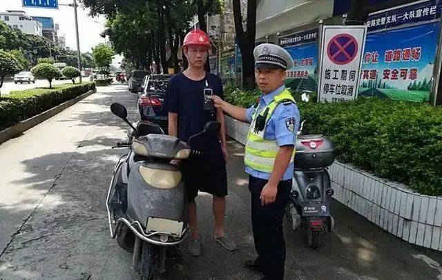 摩托车遇到交警,为什么宁愿弃车而逃,搞清楚原因,你也会这样做