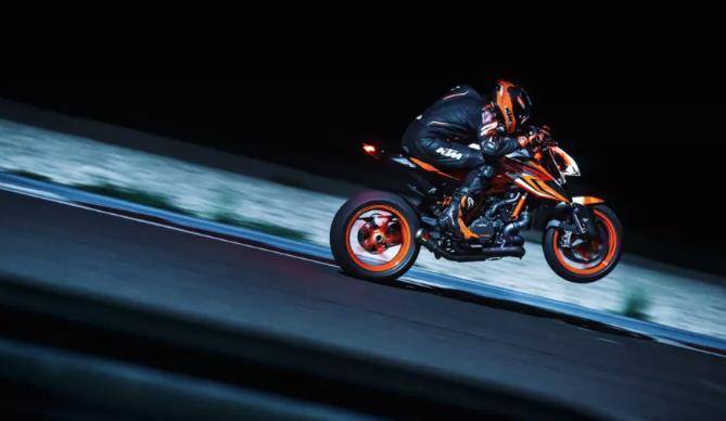 KTM1290 超级 DUKE 海外全新发布