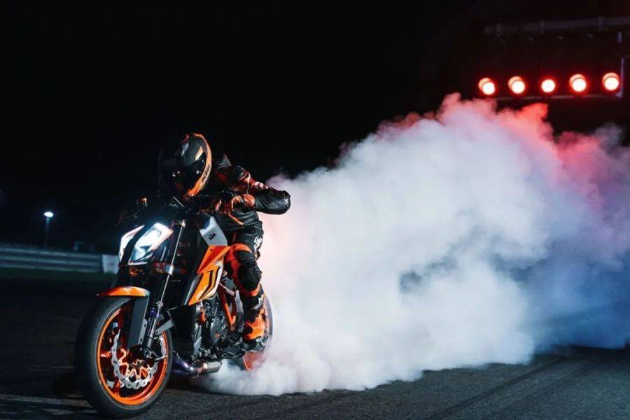 性能野兽再进化，KTM发布1290 Super Duke R Evo