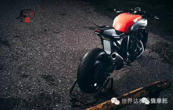 车型——雅马哈VMAX30周年纪念改装版“直线疯子”