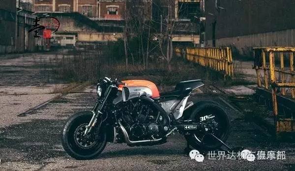 车型——雅马哈VMAX30周年纪念改装版“直线疯子”