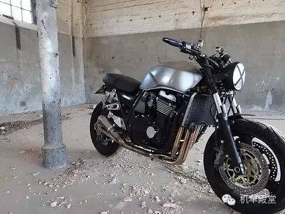 复古街霸 ZRX1200摩托车