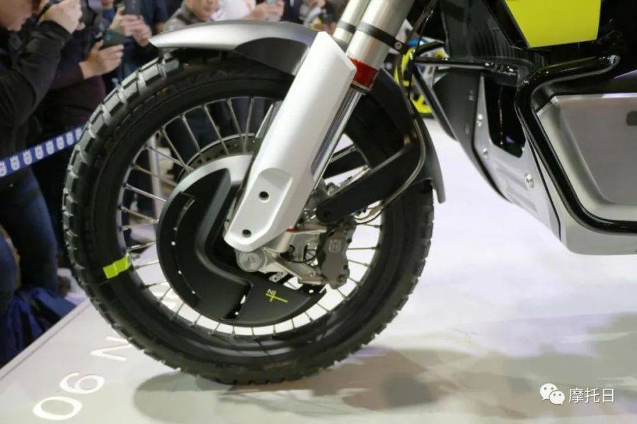 Husqvarna正式发布Norden 901，圆灯ADV颜值很耐看