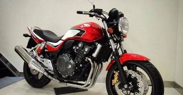 本田高性能四缸摩托车，极速190km/h，售价7.5万，加速强的狠！
