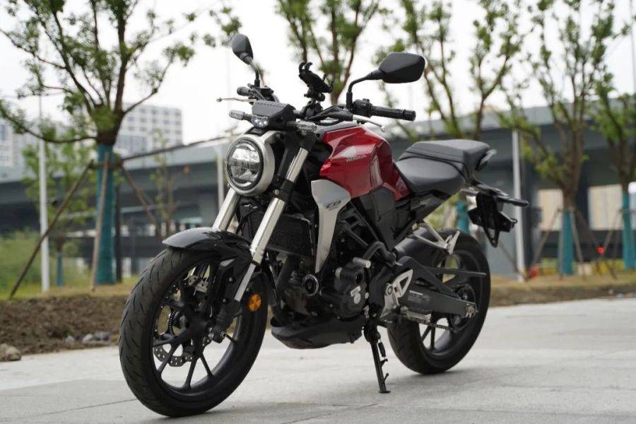 本田CB300R ，贵不是原罪，穷才是