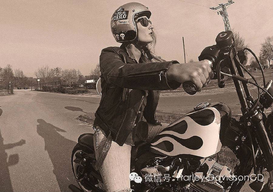 改装赏析：属于女车手的HarleyDavidson Sportster ！