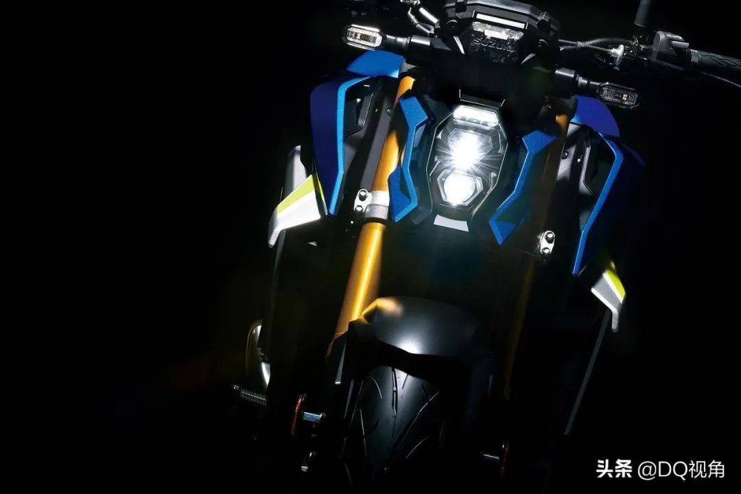 铃木摩托四缸街车GSX-S1000,堆叠大灯设计,传承大R精髓