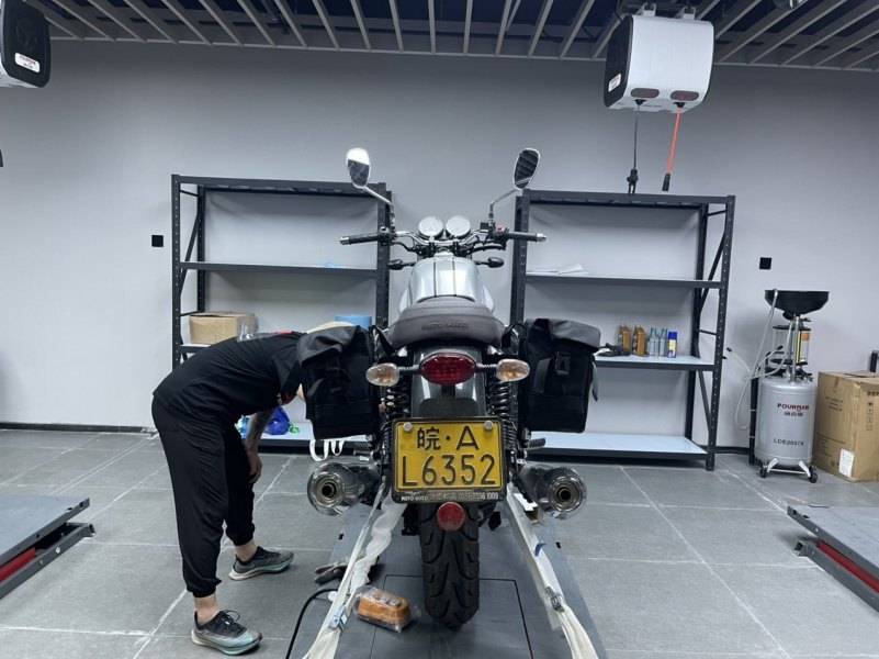 MOTO GUZZI V7首位车主首保