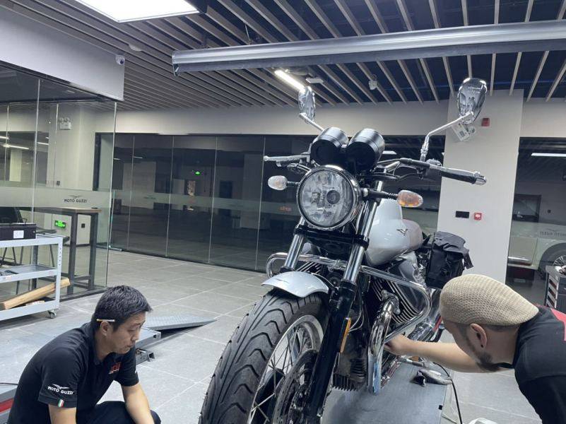 MOTO GUZZI V7首位车主首保