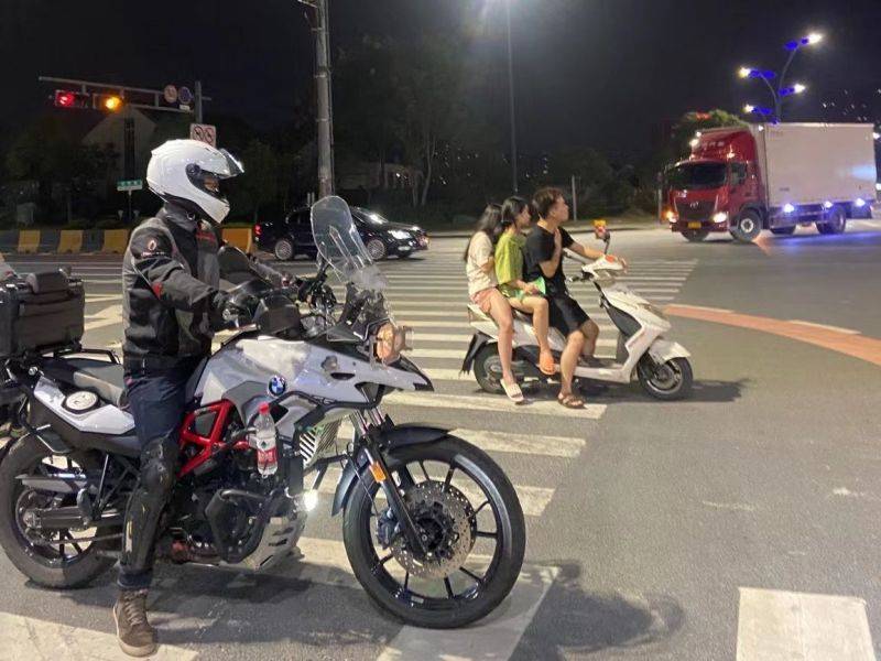 关于在郑州骑摩托车