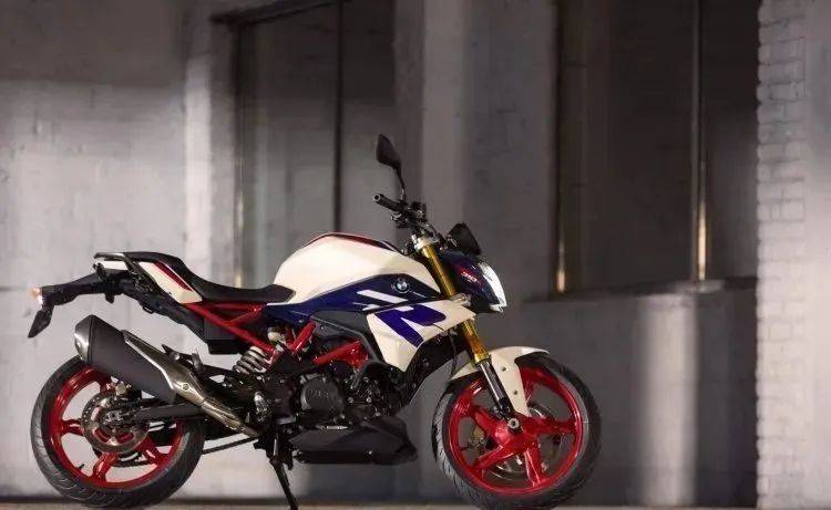 宝马2022款G310R/GS海外上市，家族化新配色心动了吗