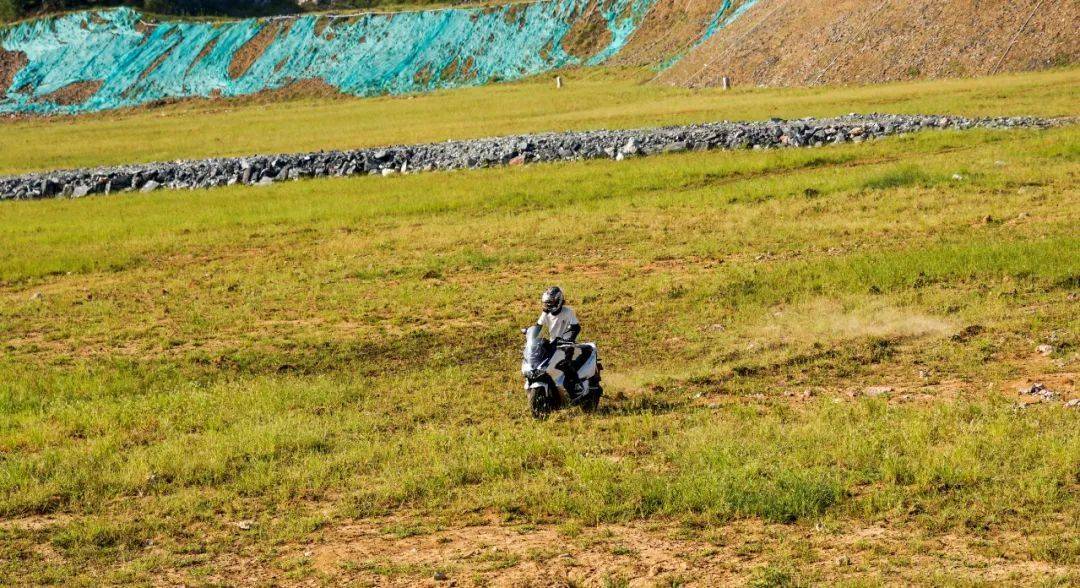 狂飙荒野 公路性能也不逊色-大阳ADV350动态测评