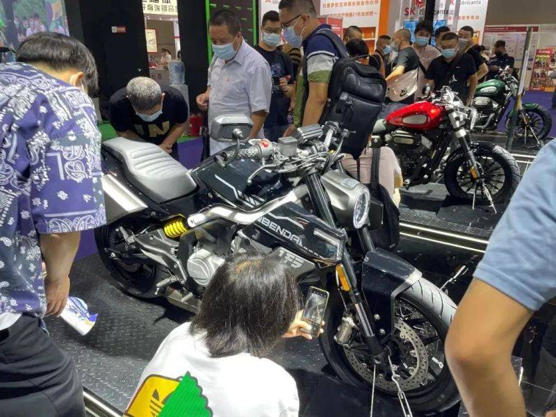 奔达也有狠货，500、1200两台V4发动机亮相