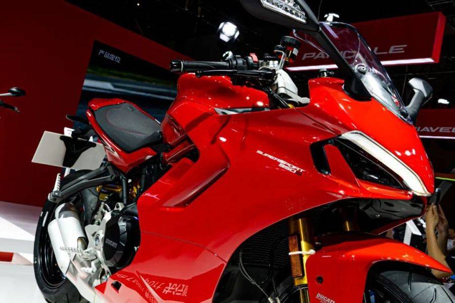 仅14.3万元,Ducati发布最便宜运动车型SuperSport 950(鸰速)